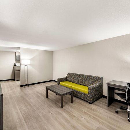 Отель Clarion Pointe Rhinelander Downtown Экстерьер фото