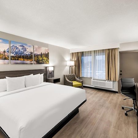 Отель Clarion Pointe Rhinelander Downtown Экстерьер фото