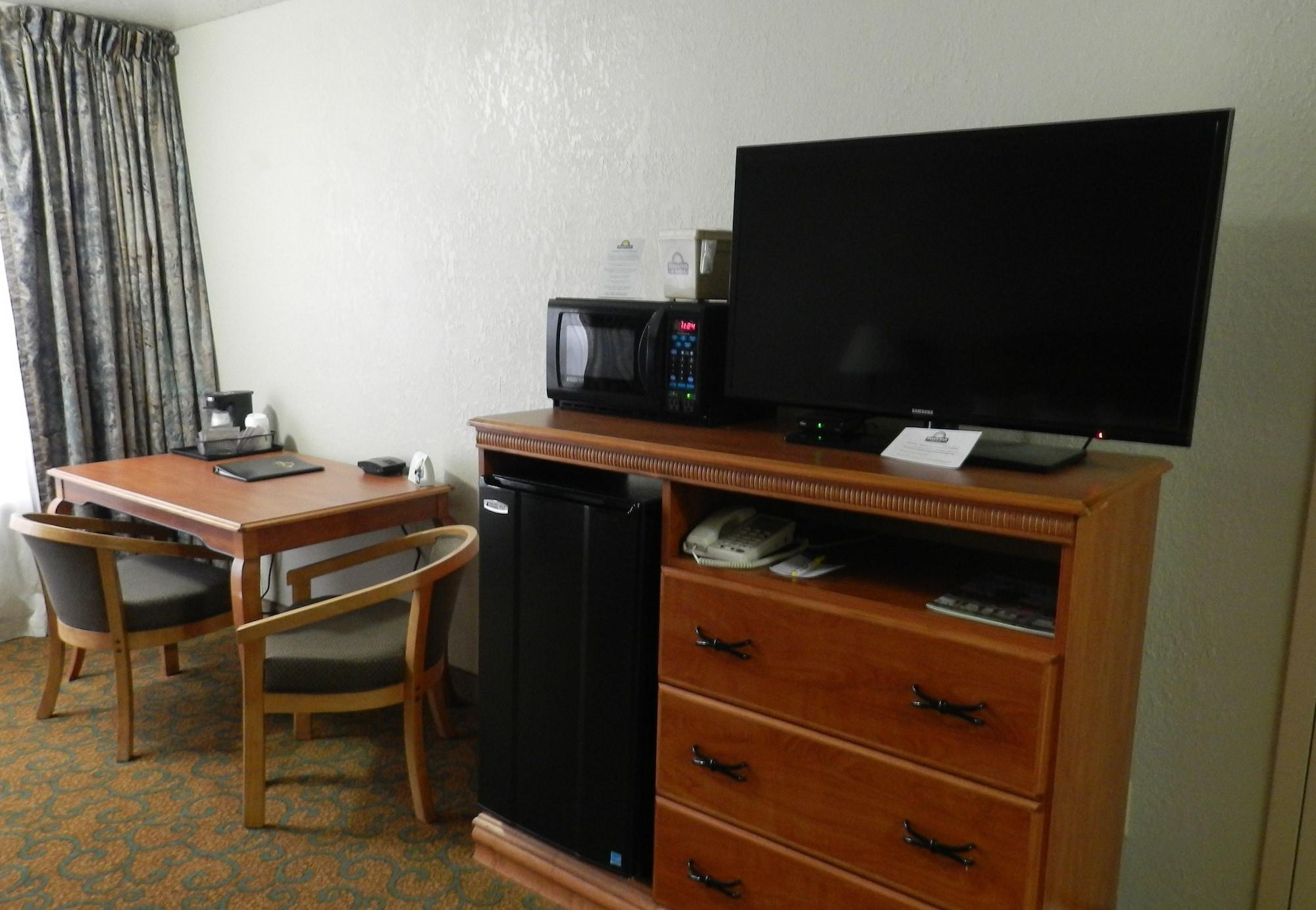 Отель Clarion Pointe Rhinelander Downtown Экстерьер фото