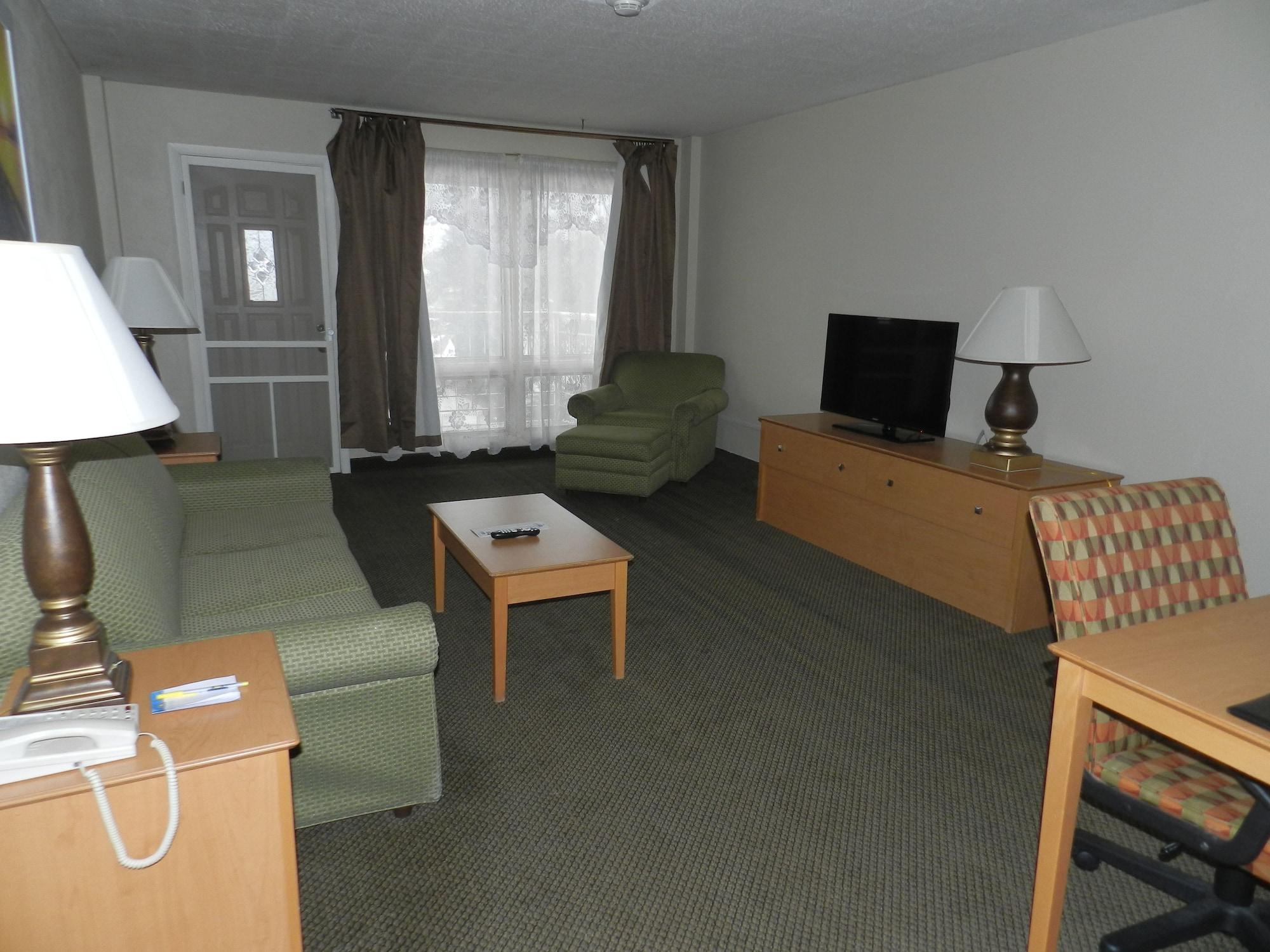 Отель Clarion Pointe Rhinelander Downtown Экстерьер фото