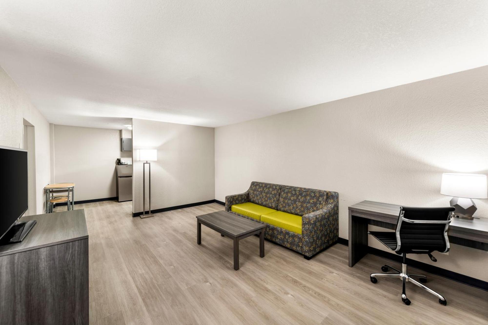 Отель Clarion Pointe Rhinelander Downtown Экстерьер фото