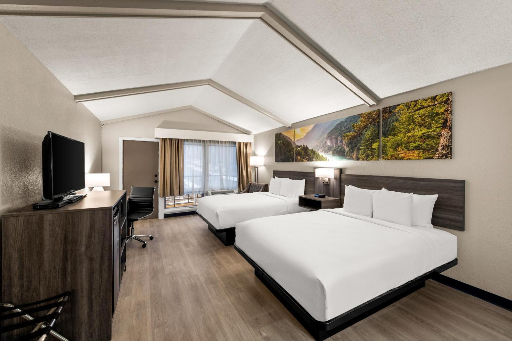 Отель Clarion Pointe Rhinelander Downtown Экстерьер фото